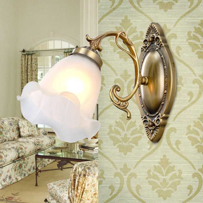 Nevosa | Applique murale fileté classique en laque florale en verre dépoli blanc
