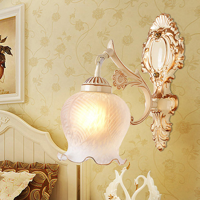 Nevosa | Applique murale fileté classique en laque florale en verre dépoli blanc