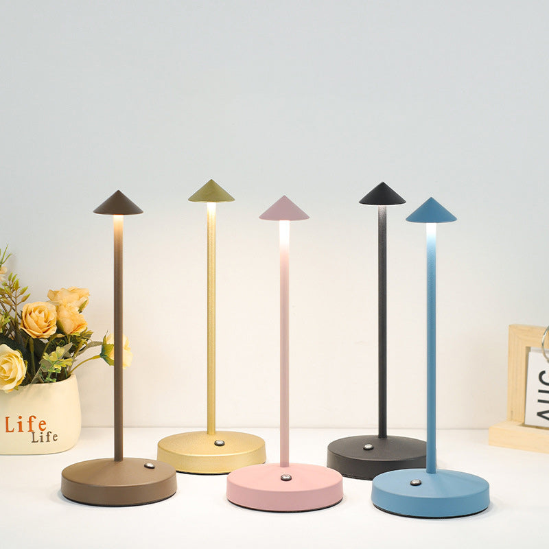 Nevosa | Simplicité Moderne Lampe de Table en Acrylique Cylindre Rond en Fer LED Triangle pour le Salon