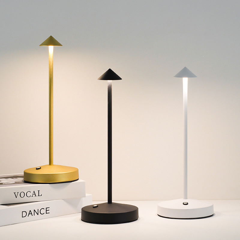 Nevosa | Simplicité Moderne Lampe de Table en Acrylique Cylindre Rond en Fer LED Triangle pour le Salon