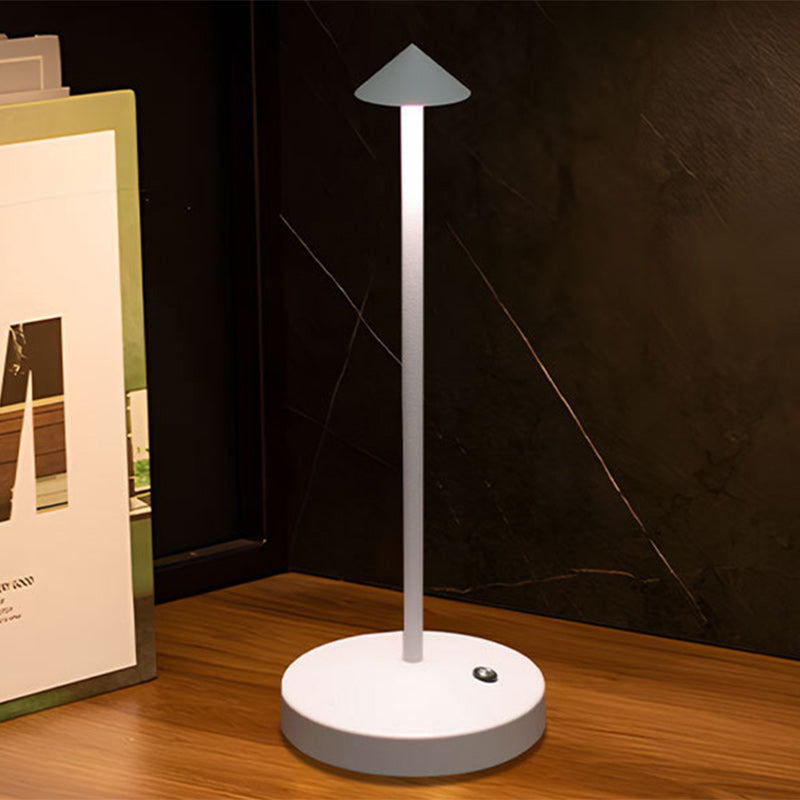 Nevosa | Simplicité Moderne Lampe de Table en Acrylique Cylindre Rond en Fer LED Triangle pour le Salon