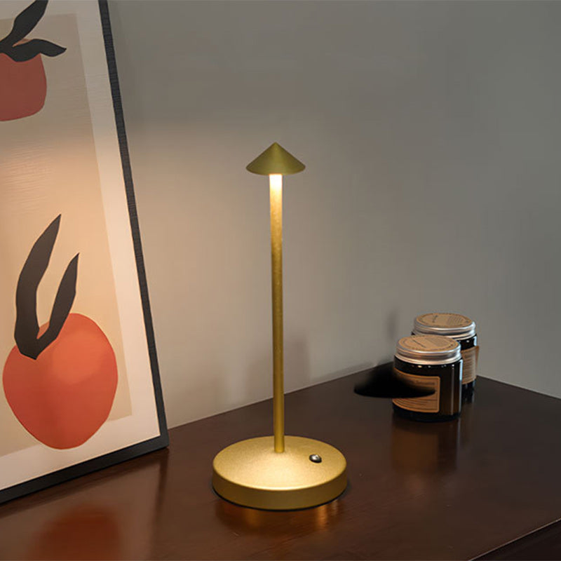 Nevosa | Simplicité Moderne Lampe de Table en Acrylique Cylindre Rond en Fer LED Triangle pour le Salon
