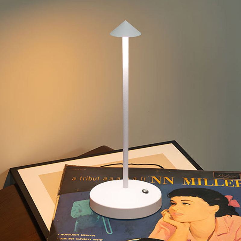 Nevosa | Simplicité Moderne Lampe de Table en Acrylique Cylindre Rond en Fer LED Triangle pour le Salon