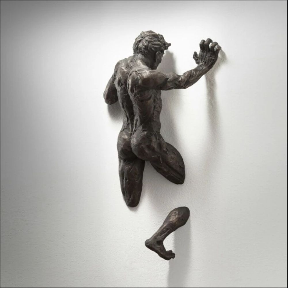 Nevosa | Imitation Cuivre Résine Ornement Figure Abstraite Art Mural Grimpant 3D À Travers Mur Statue Sculpture