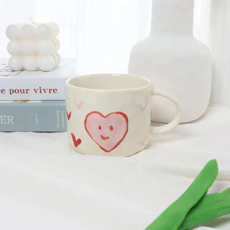 Ensemble de tasses à café et assiettes avec motif cœur